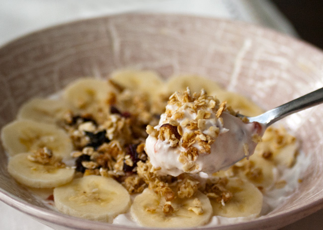 Crunchy, nutty granola with yogurt